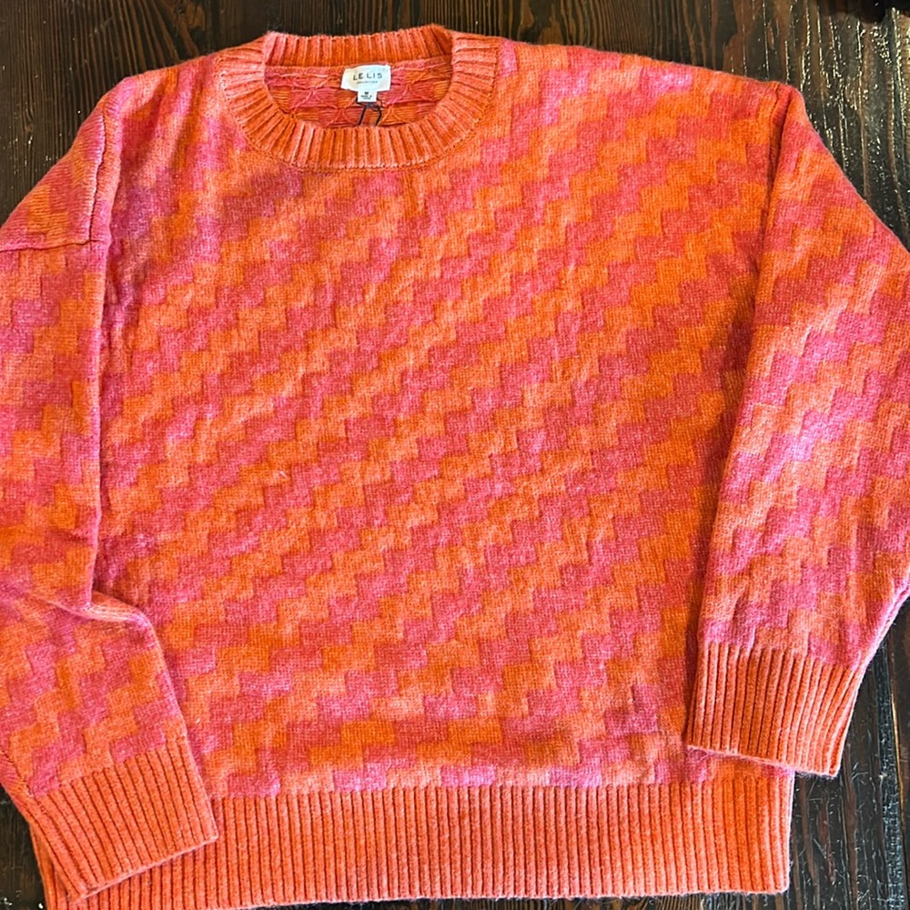 Tags on, soft crew neck sweater by LELIS